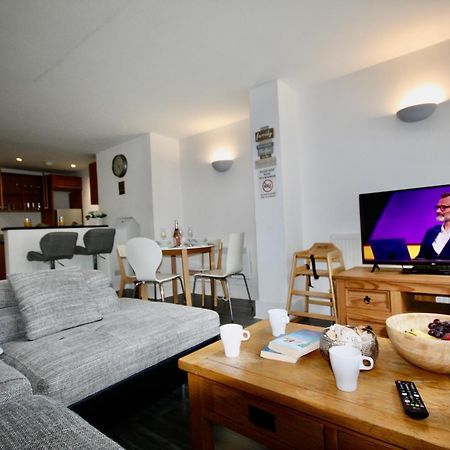 Bournemouth Hot Tub & Sauna Holiday Let Bagian luar foto