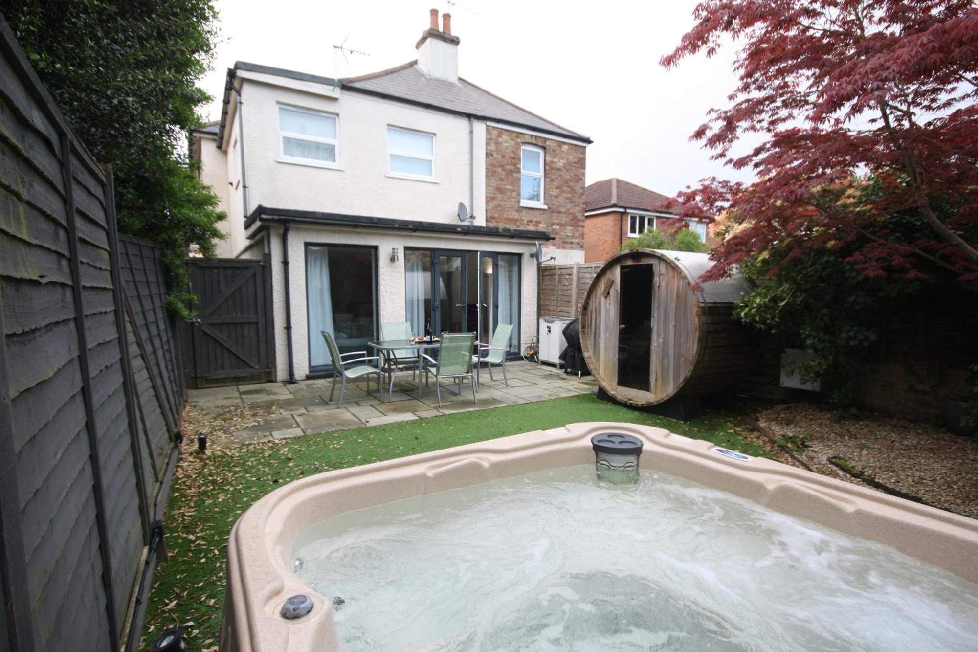 Bournemouth Hot Tub & Sauna Holiday Let Bagian luar foto