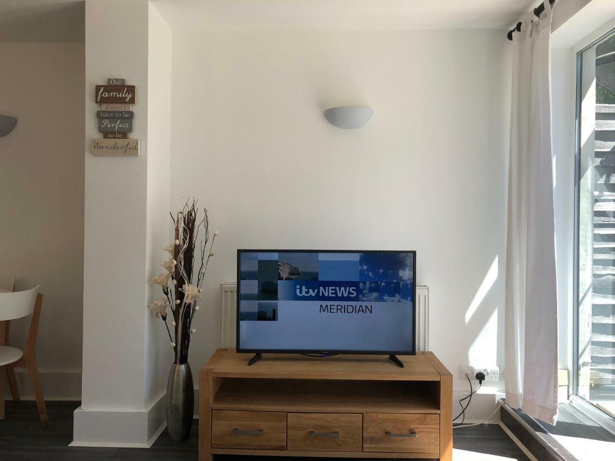 Bournemouth Hot Tub & Sauna Holiday Let Bagian luar foto