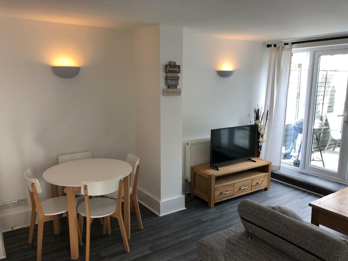 Bournemouth Hot Tub & Sauna Holiday Let Bagian luar foto
