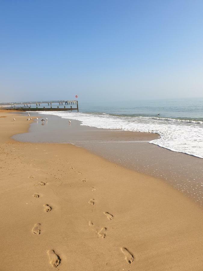 Bournemouth Hot Tub & Sauna Holiday Let Bagian luar foto